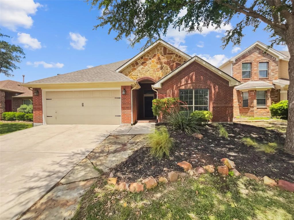 825 Lake Worth Trail, Little Elm