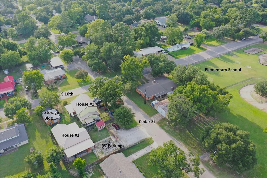 120 N 10th Avenue, Teague