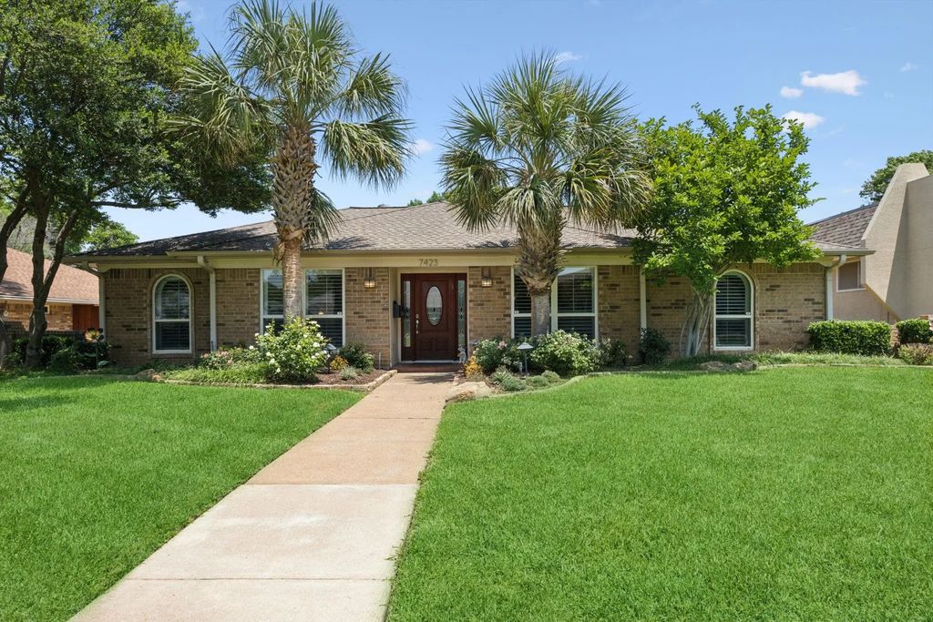 7423 Whispering Pines Drive, Dallas