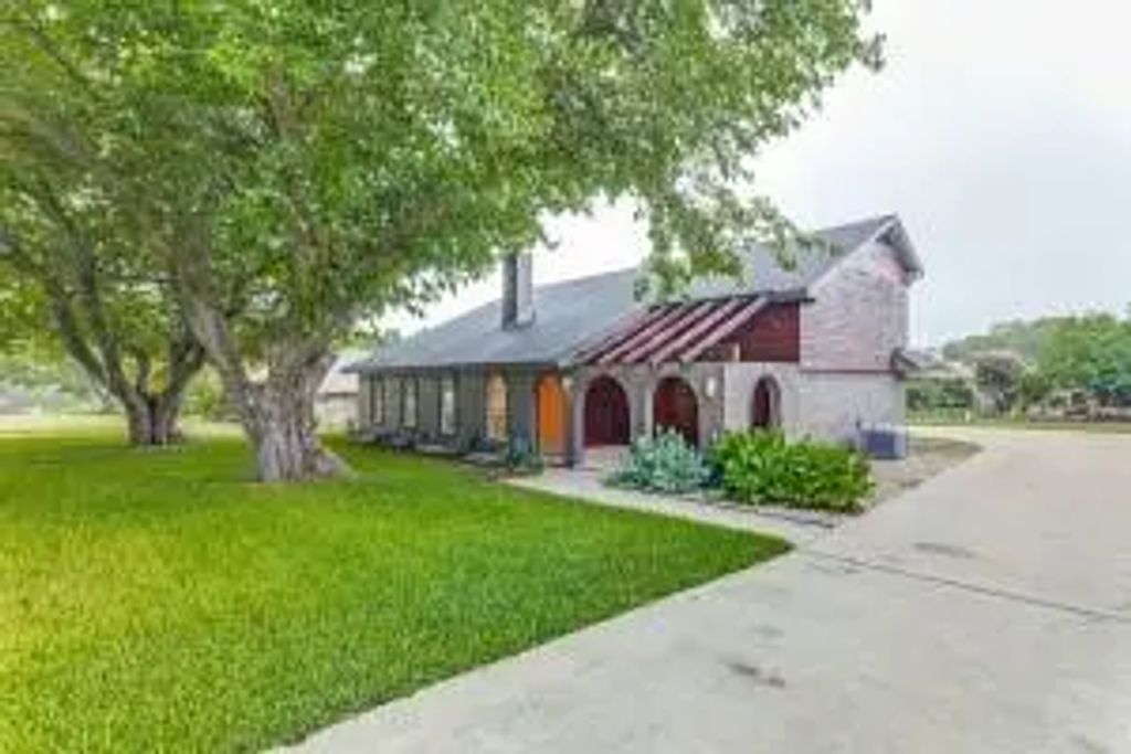 7640 Skylake Drive, Fort Worth