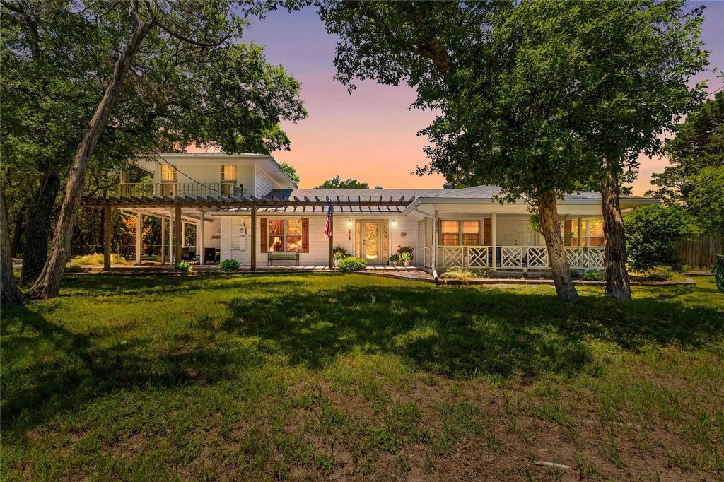 218 Rainbow Drive, Woodway