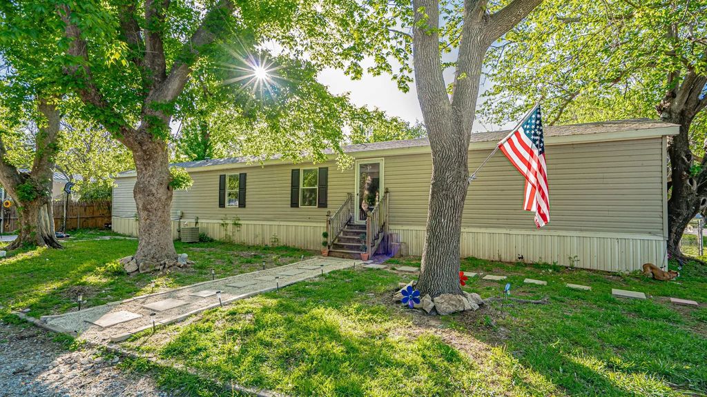 3622 Brook Valley Street, Granbury