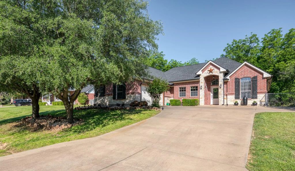 8909 Ravenswood Road, Granbury