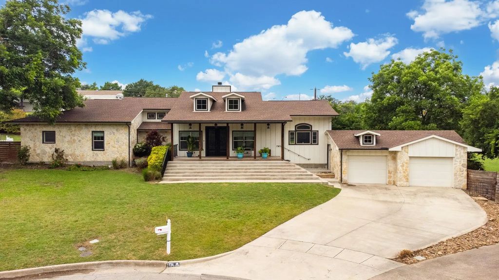 734 Monssen Parkway, Dallas