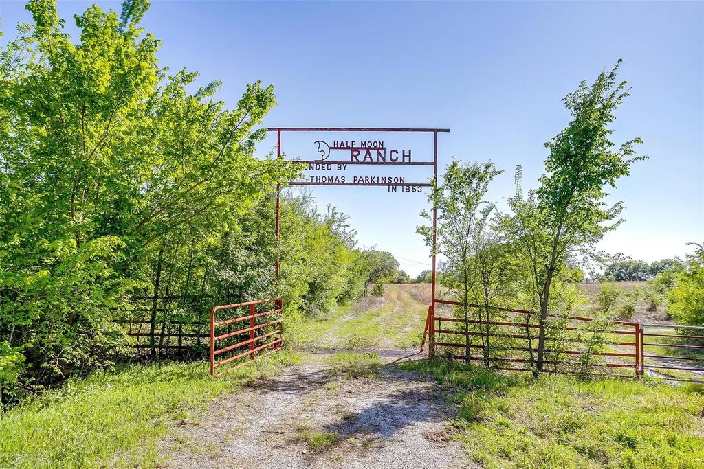 5600 Temple Hall Highway, Granbury