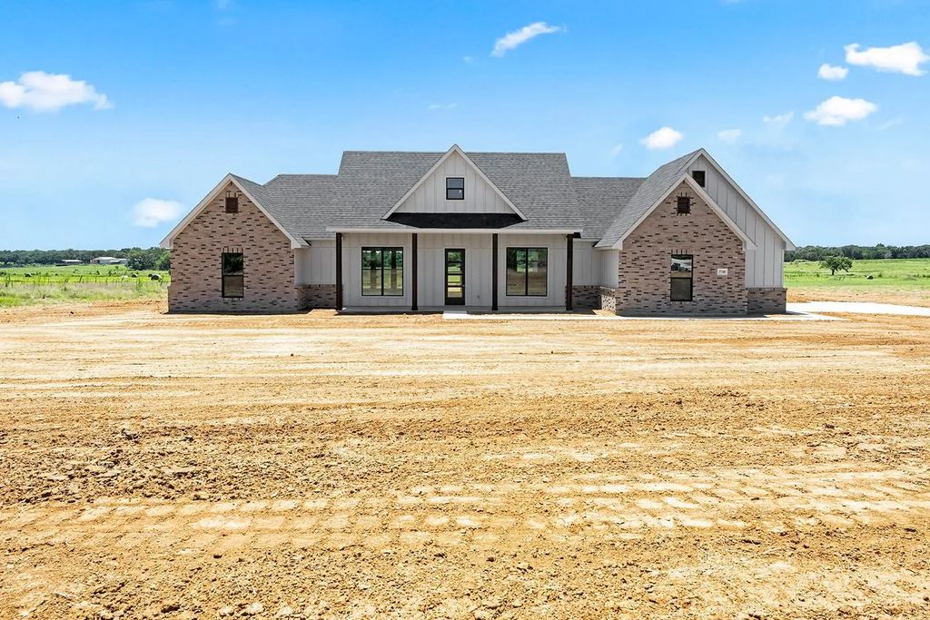 3748 County Road 424, Cleburne