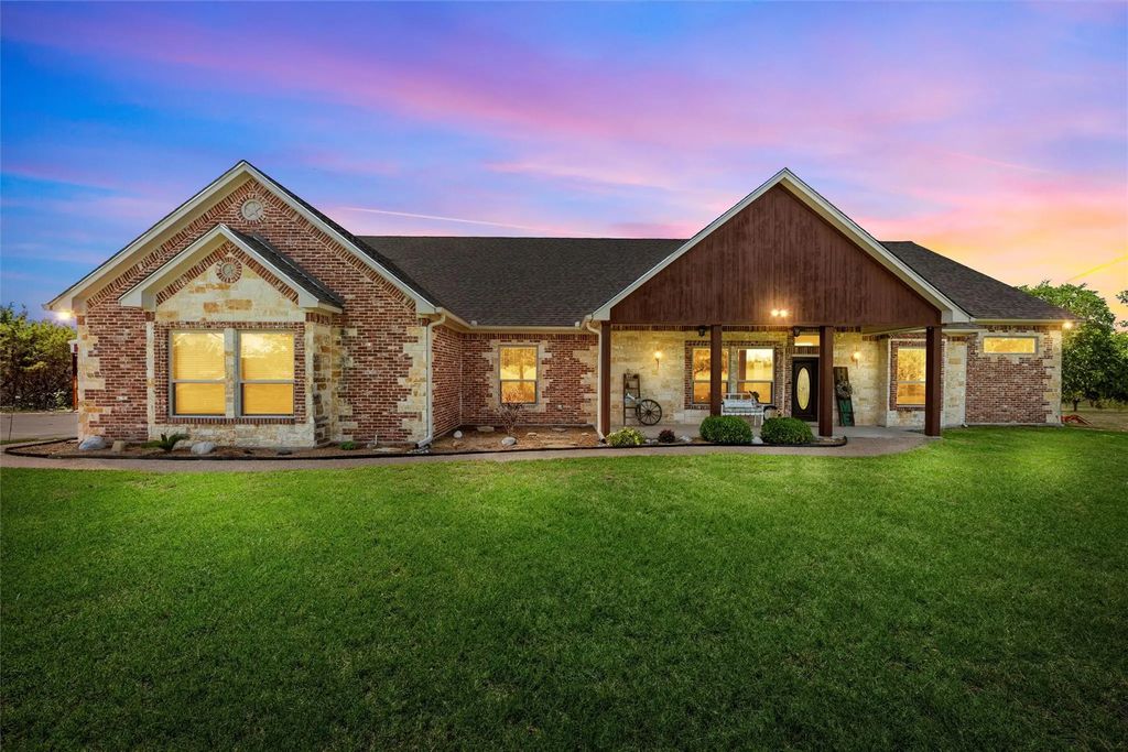 1527 Old Ranch Road, China Spring