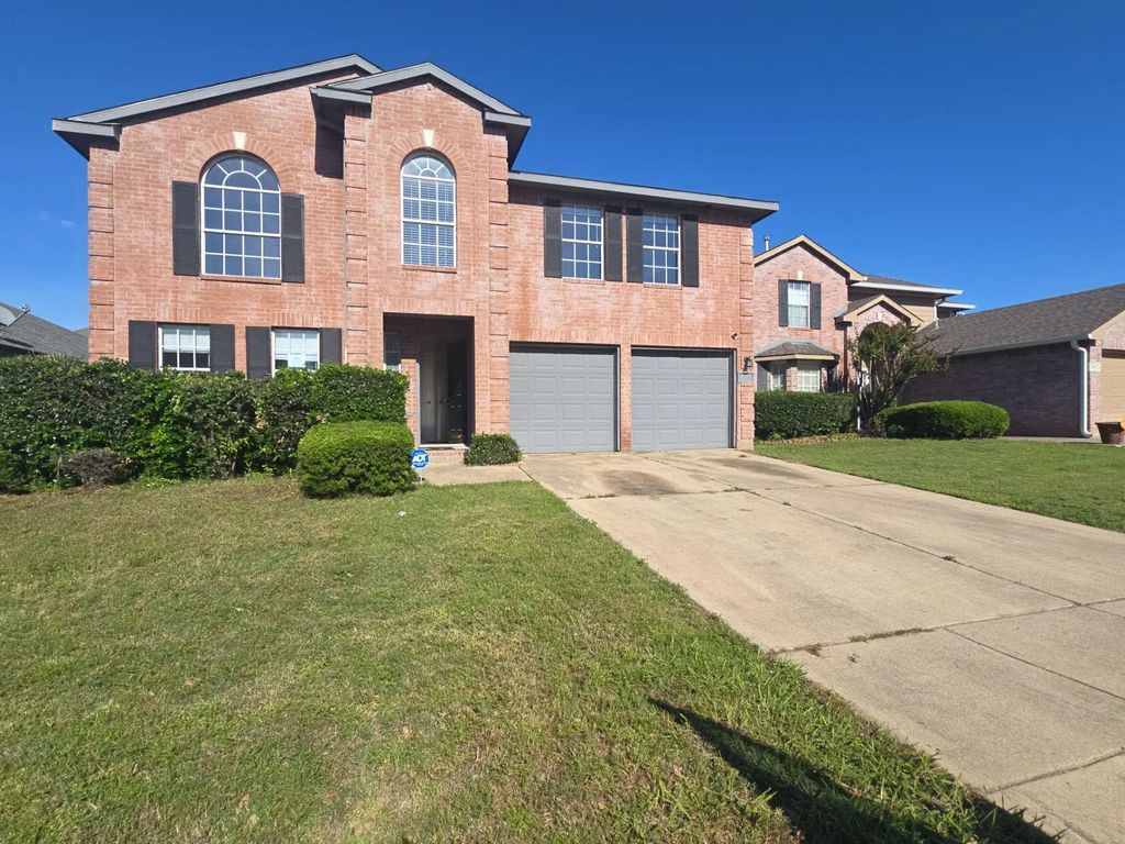 8313 French Quarter Lane, Fort Worth