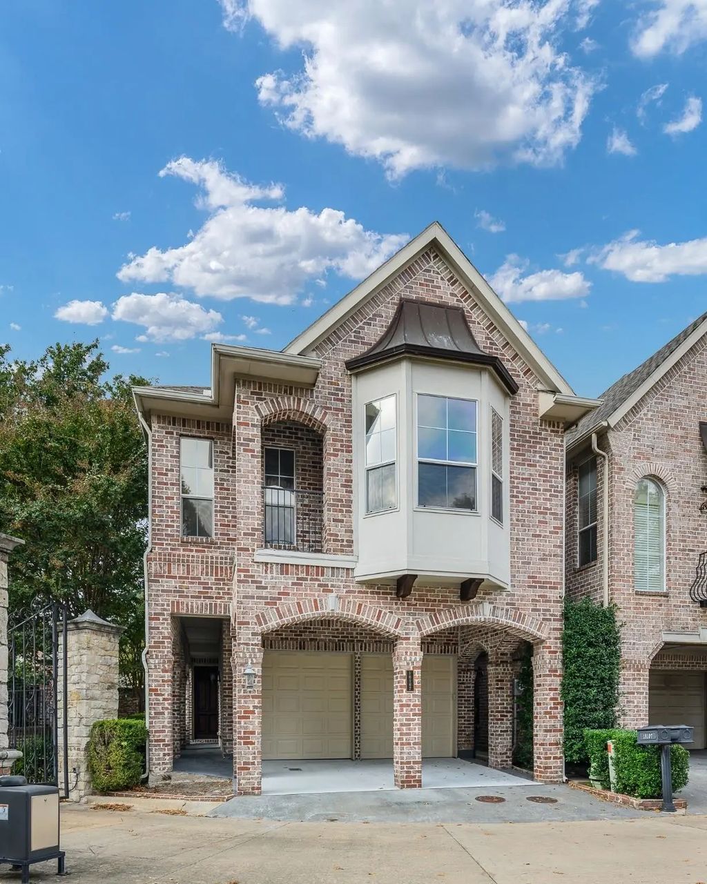 18107 Frankford Lakes Circle, Dallas