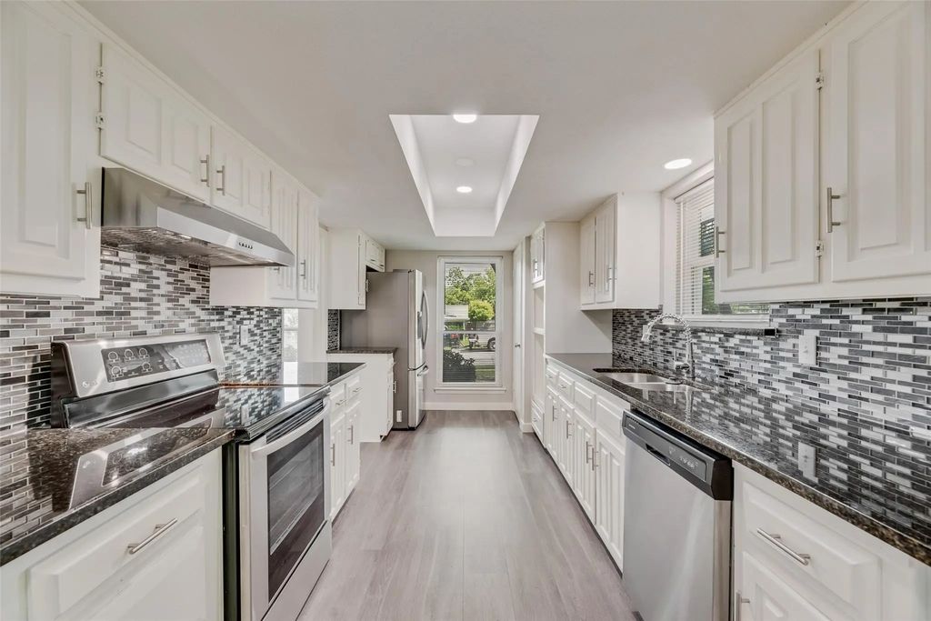 1305 Willow Way, Garland