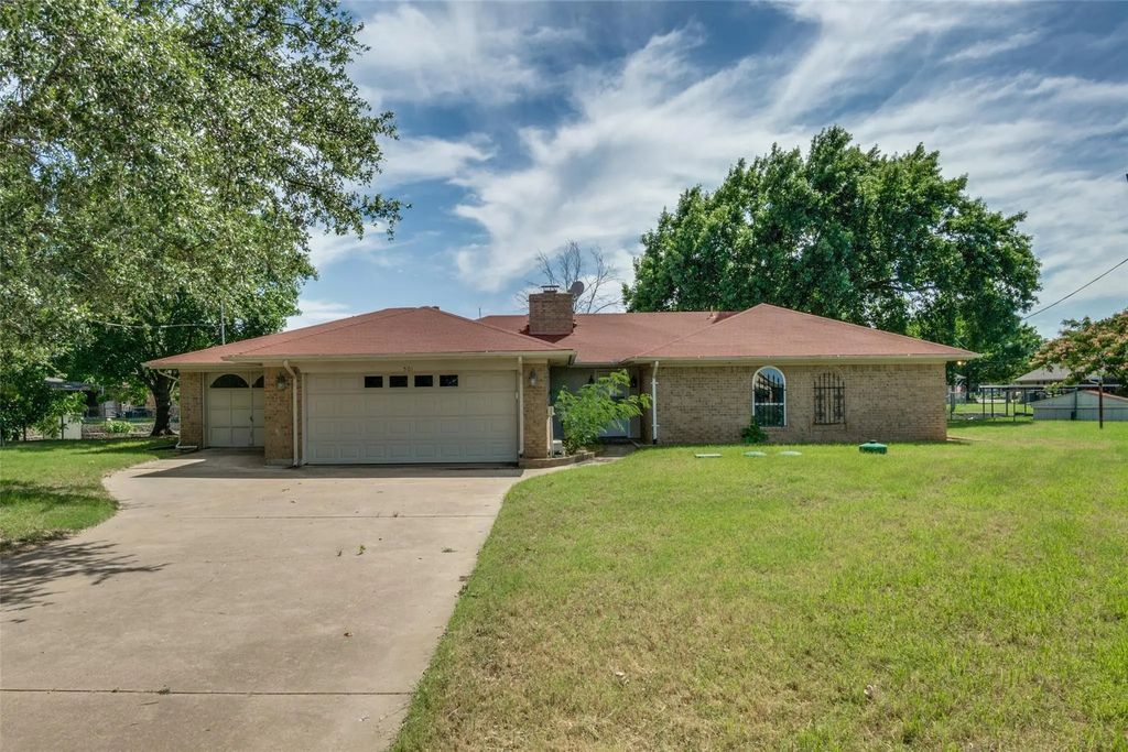 501 Panama Court, Granbury