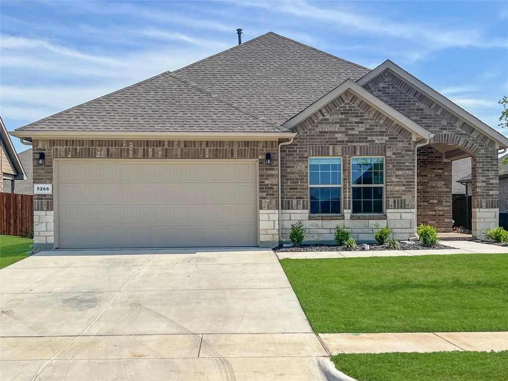 5266 Meadow Lane, Krum