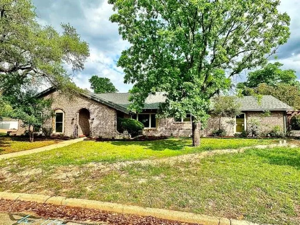 5409 Edinburgh Drive, Waco