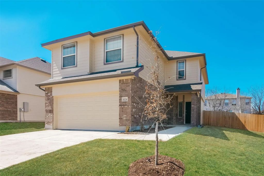 8224 Runner Oak Lane, Fort Worth
