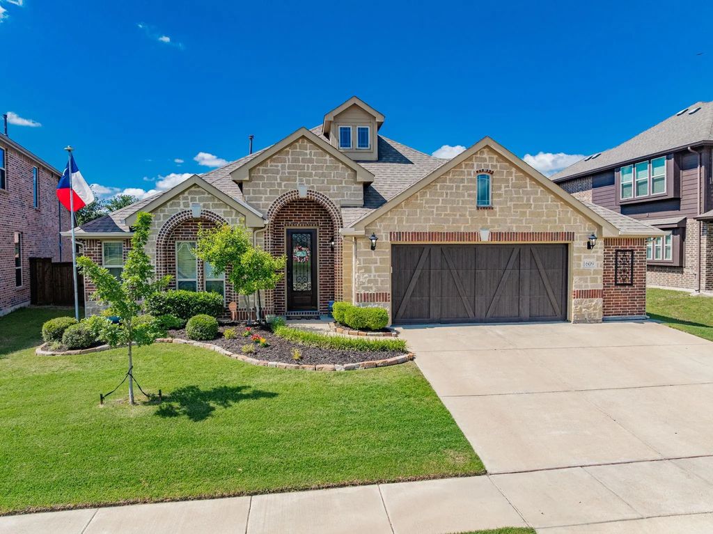 1609 Castleford Drive, Forney