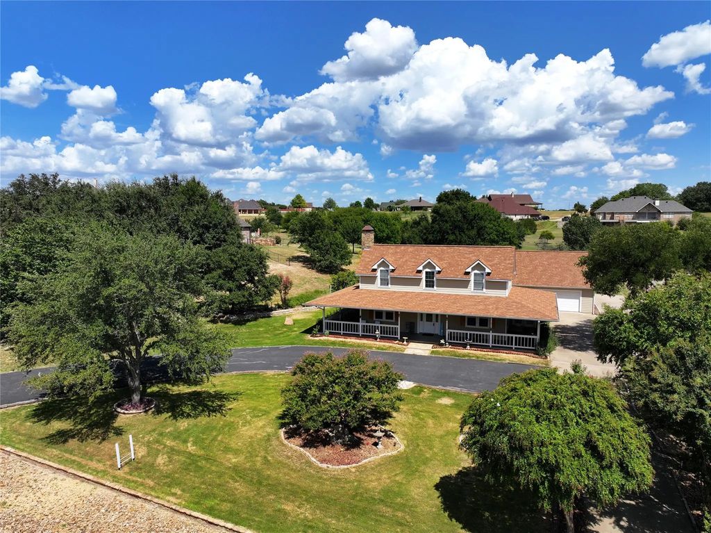 1407 Lady Amber Lane, Granbury