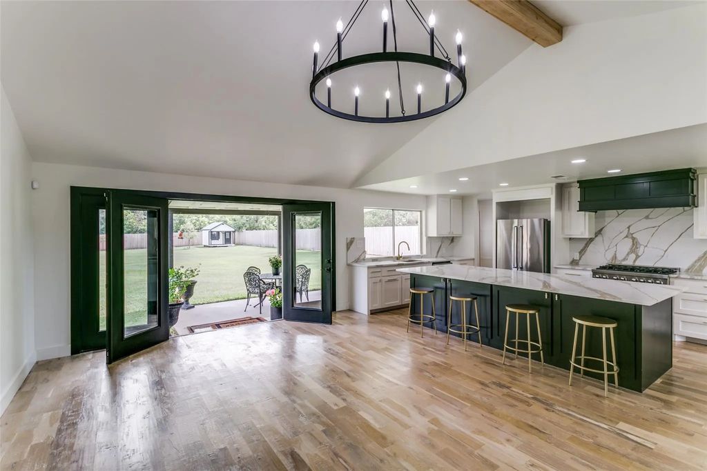 203 Oak Valley Drive, Colleyville