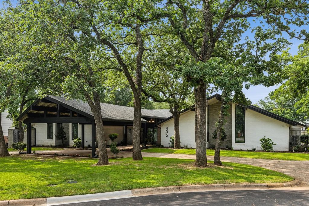 405 Woodbriar Court, Colleyville