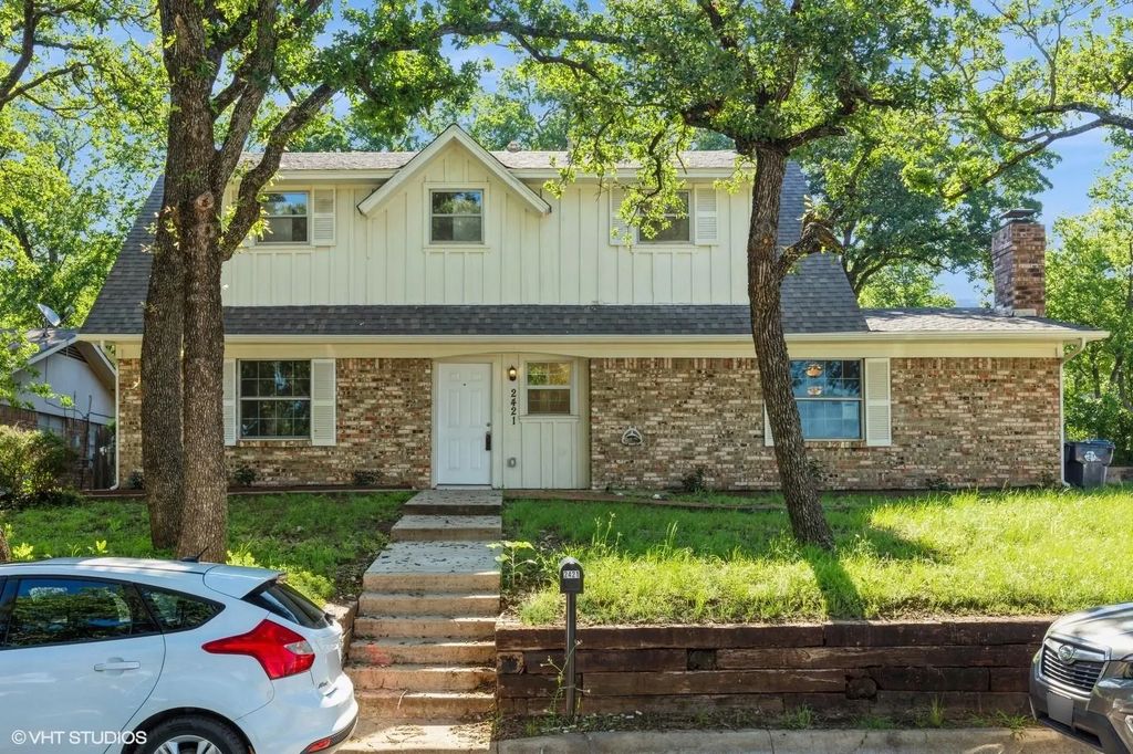 2421 Mercedes Road, Denton