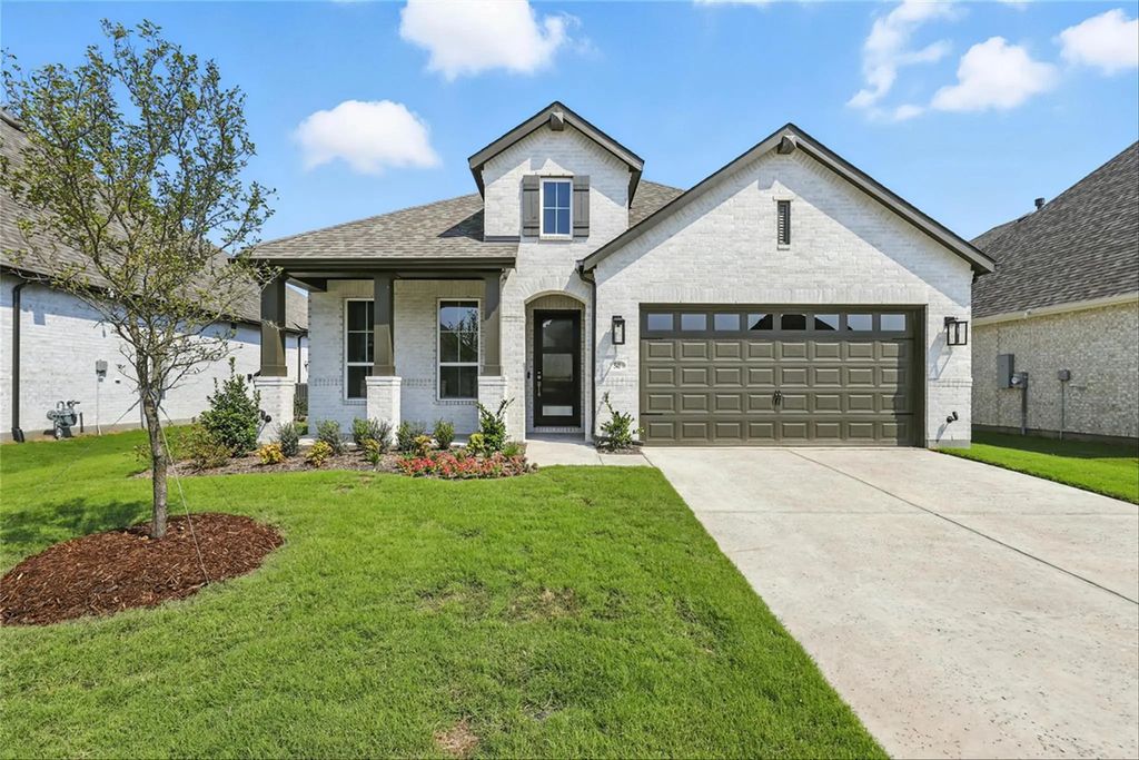 541 Lockhart Street, Waxahachie
