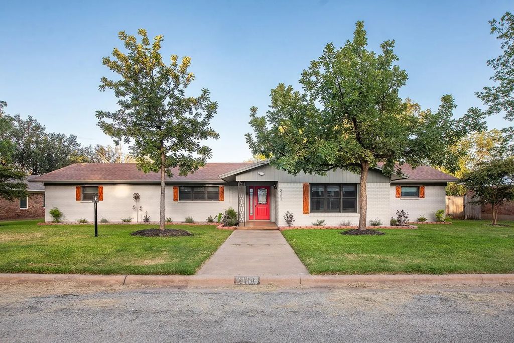 2103 S High Street, Brady