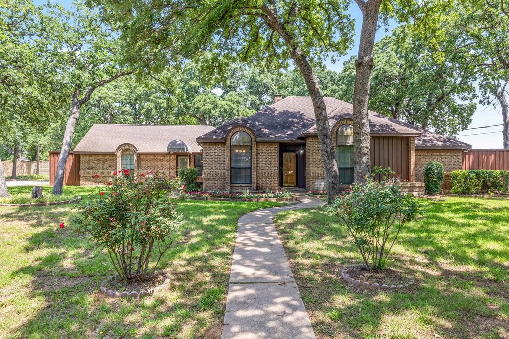 2126 Los Robles Street, Grapevine