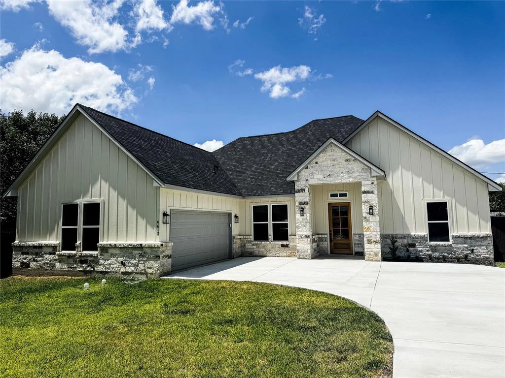 6613 Bob Hanger Street, Fort Worth