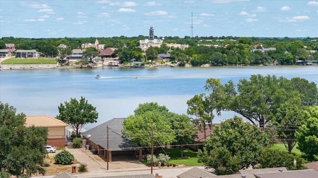 214 Bahama Court, Granbury