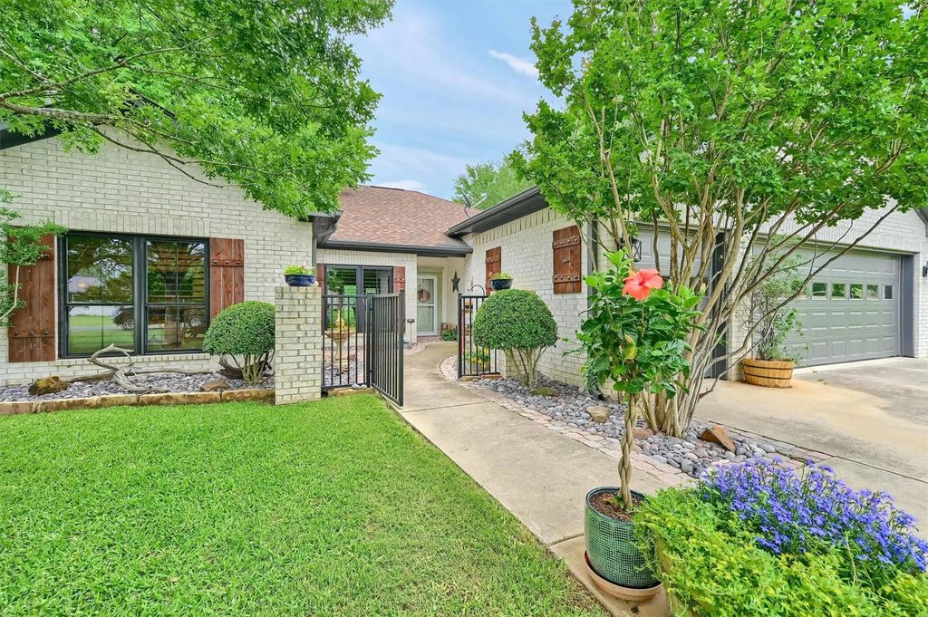 218 Cayuga Trail, Lake Kiowa