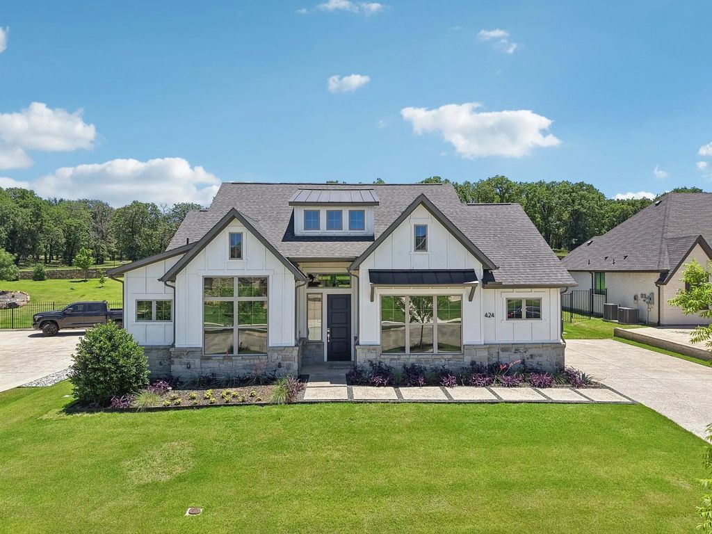 424 Trigger Trail, Argyle