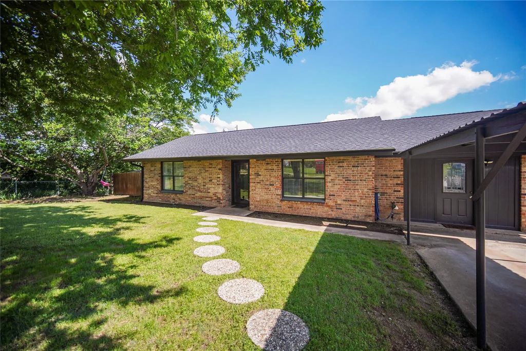 304 Moore Street, Jacksboro