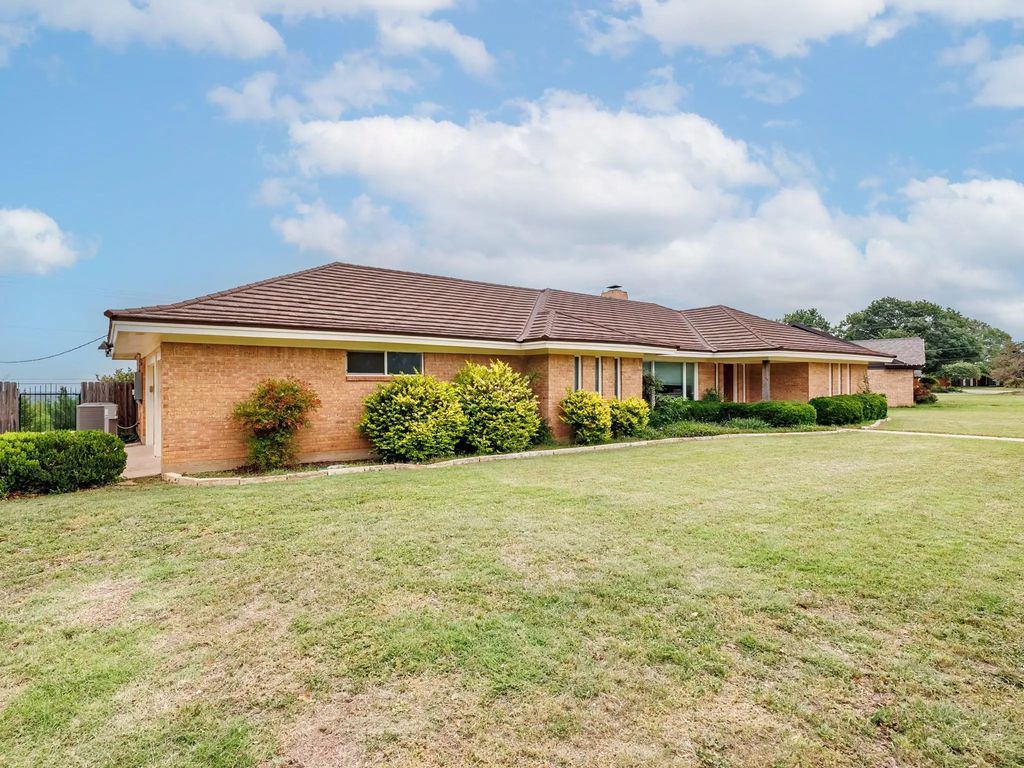 905 High Road, Coleman