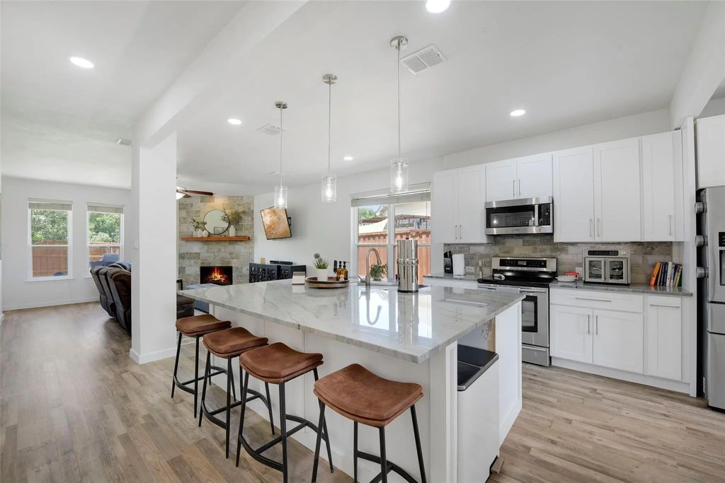 534 Continental Drive, Lewisville
