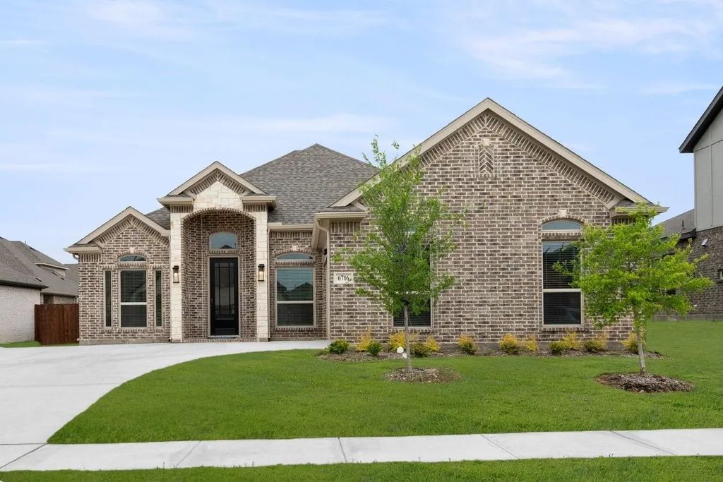 6716 Rosby Avenue, Fort Worth