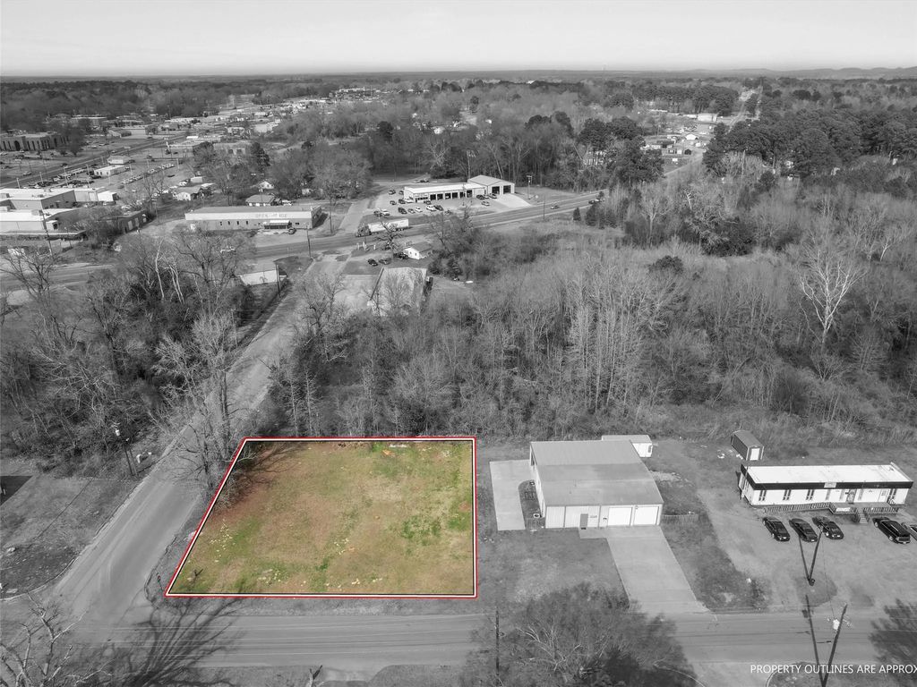 501 N Cypress St, Gilmer