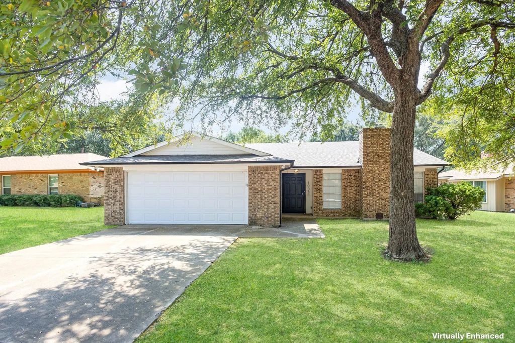 1008 Almond Drive, Mansfield