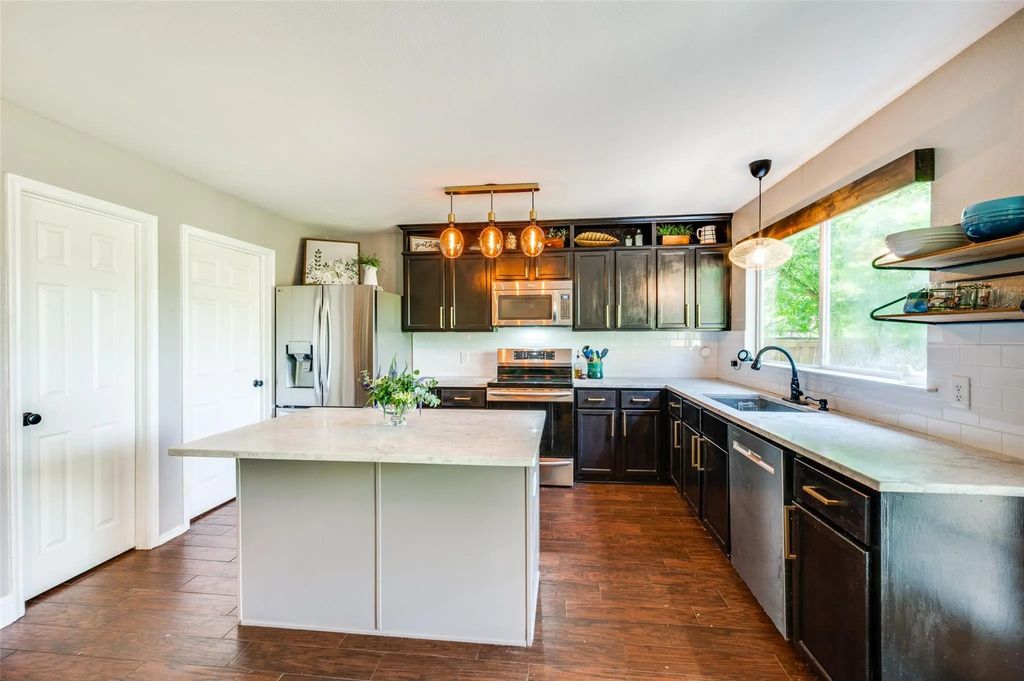 1405 Cardinal Way, Aubrey