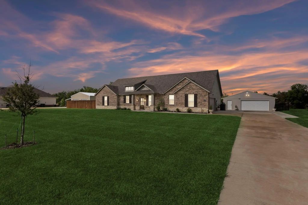 2410 Blackjack Oak Road, Oak Ridge