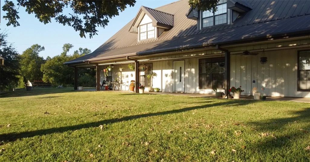 606 S Wade Street, Tehuacana