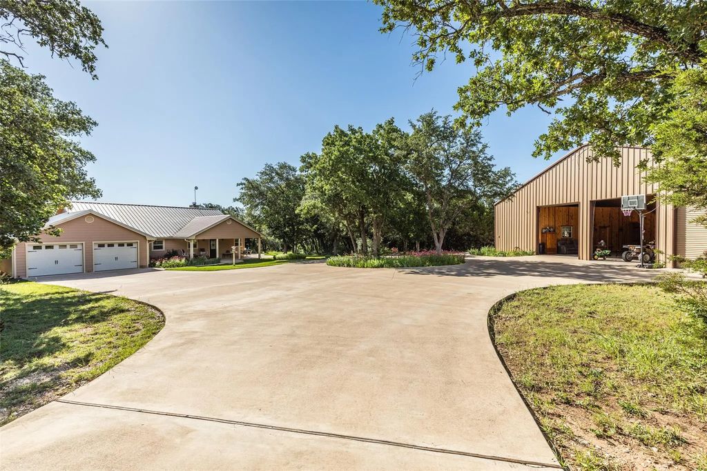 420 Private Road 1400 E, Morgan