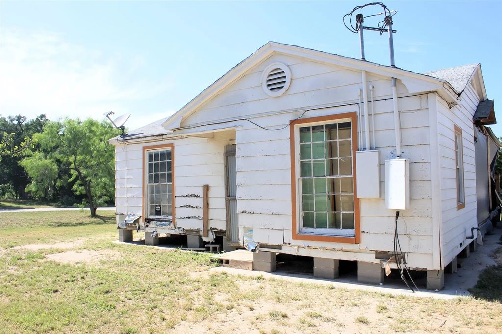 501 E Church Street, San Saba