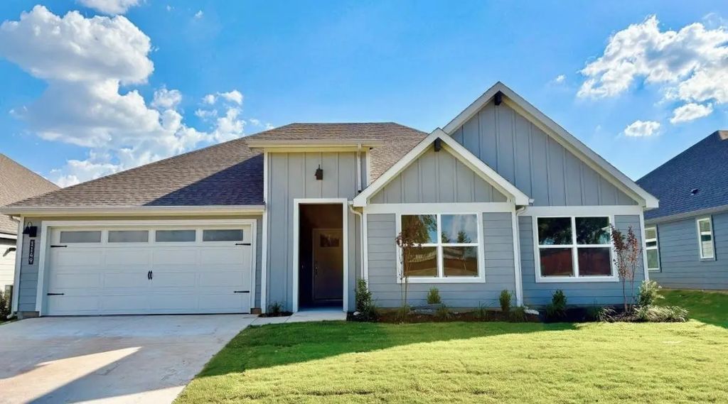 1149 Keystone Drive, Granbury