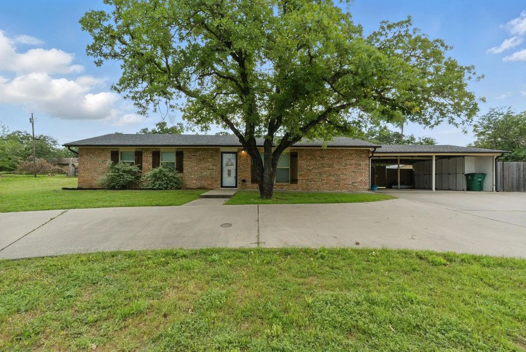 213 Lacewell Street, Jacksboro