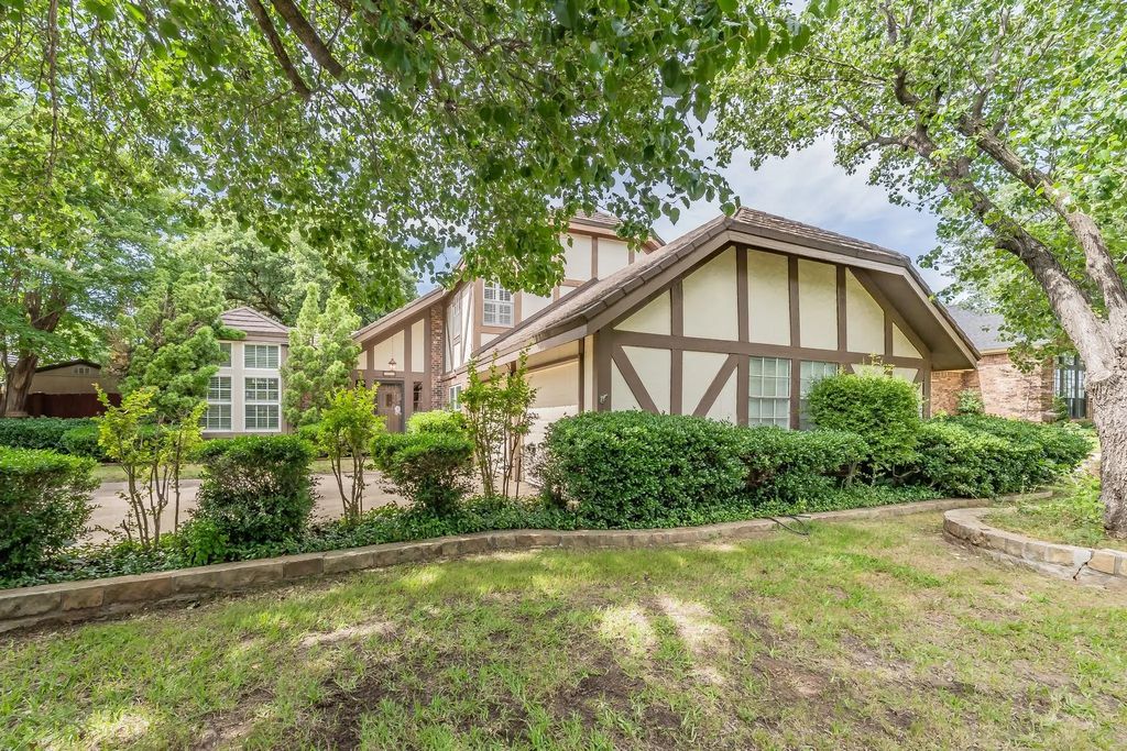 305 Warbler Drive, Bedford