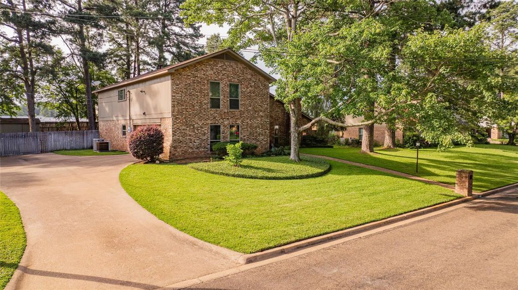 108 Wildwood Street, Longview