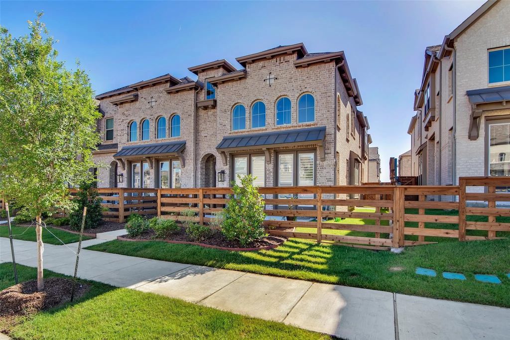 3736 Queen Road, Sherman