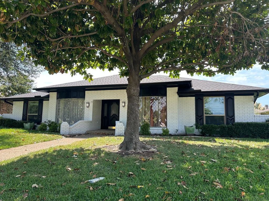 526 Tiffany Trail, Richardson