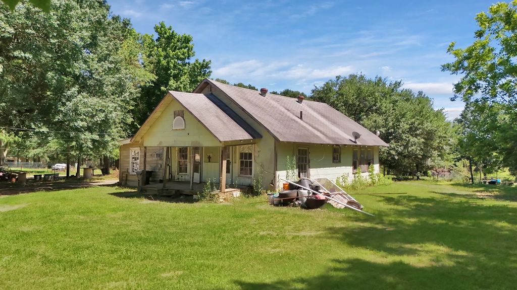 W Patterson Street, Grand Saline