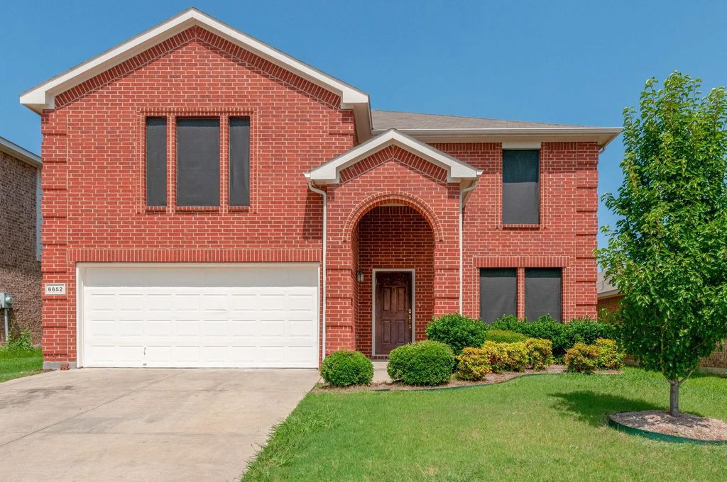 6652 Friendsway Drive, Fort Worth