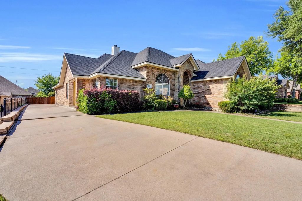 1607 W Westhill Drive, Cleburne